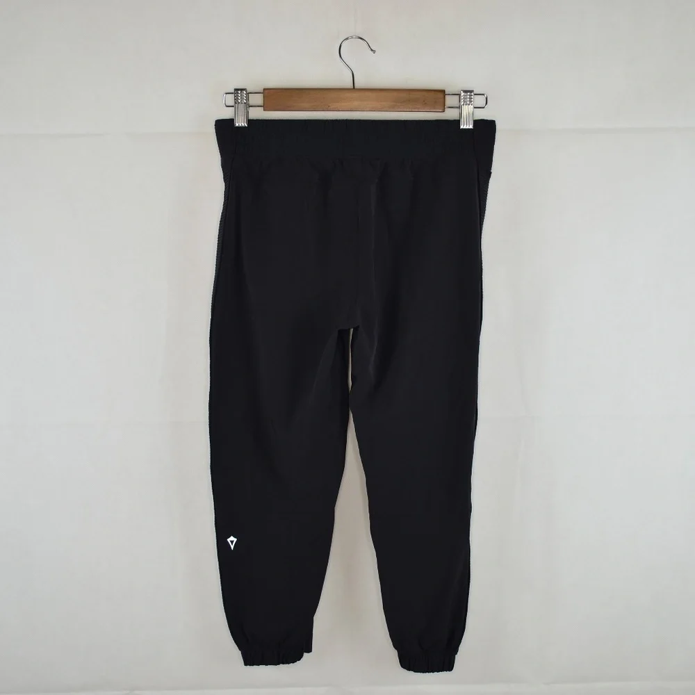 ivivva Your Pursuit Pleated Crops Size 14 in Black